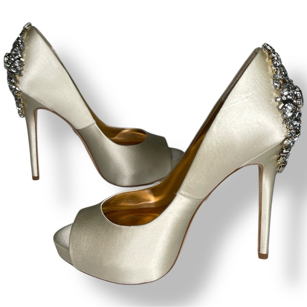 Badgley Mischka Kiara Platform Pump Ivory Size 6